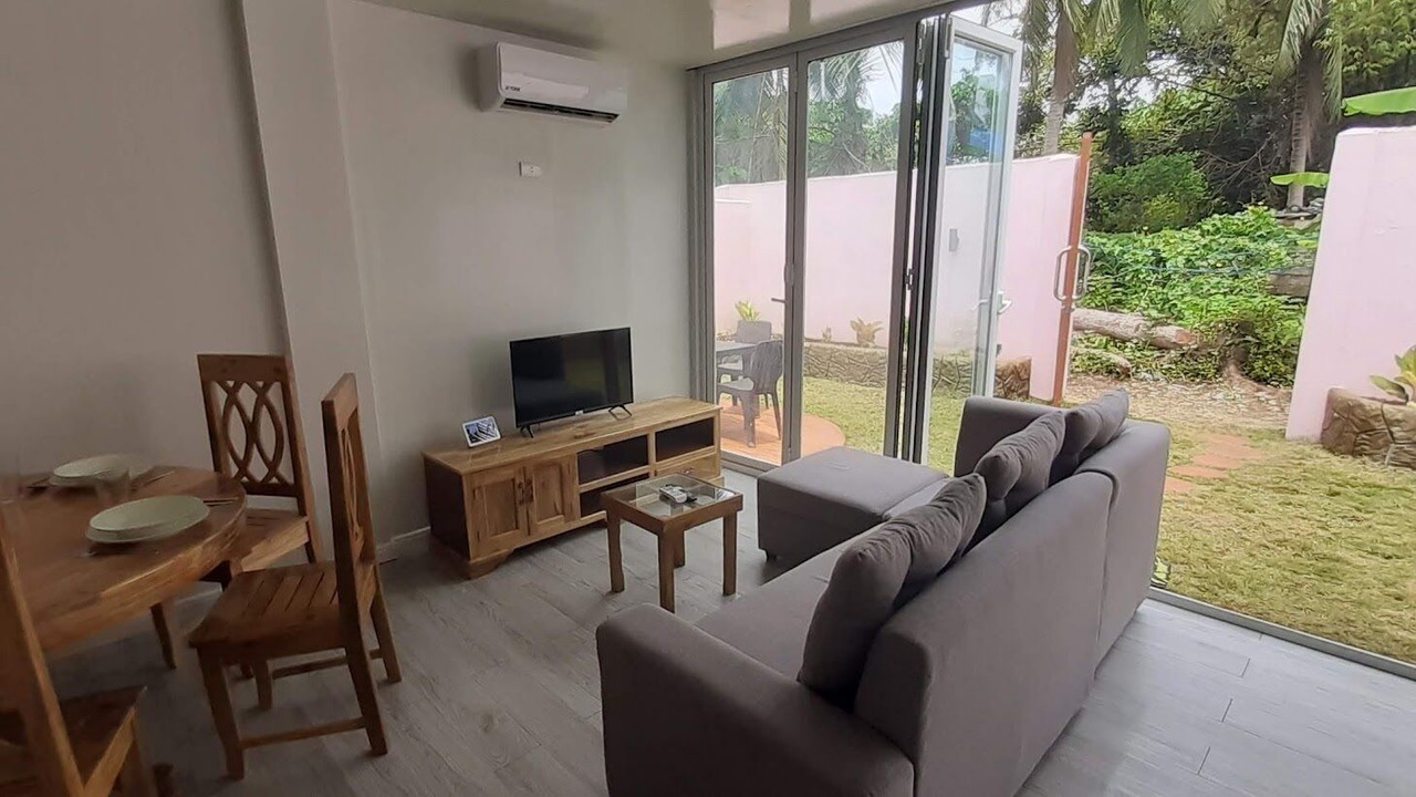 Photo of Livingroom in Looc