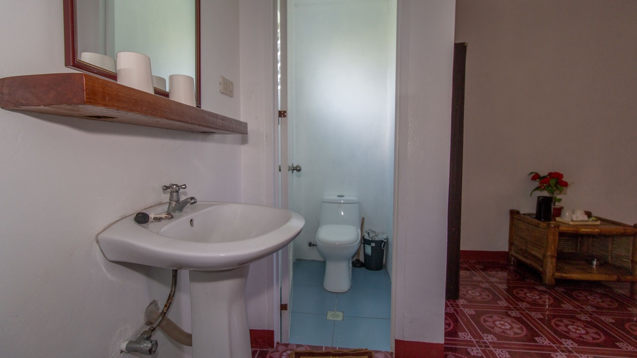 Photo of Bathroom in Logon