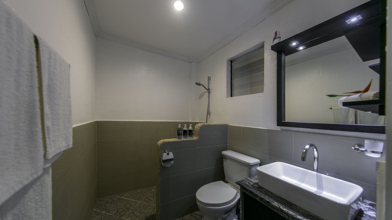 Photo of Bathroom in Logon
