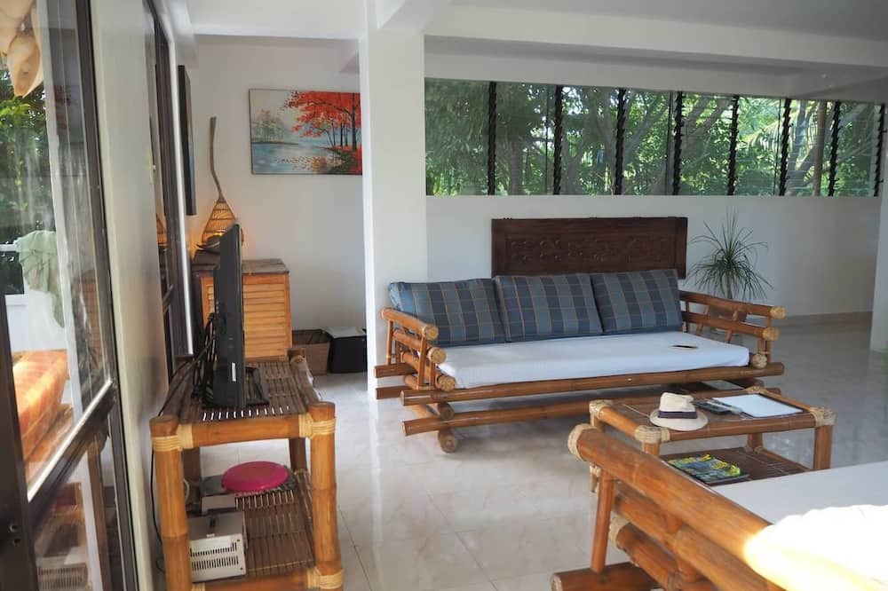 Photo of Livingroom in Manoc-Manoc