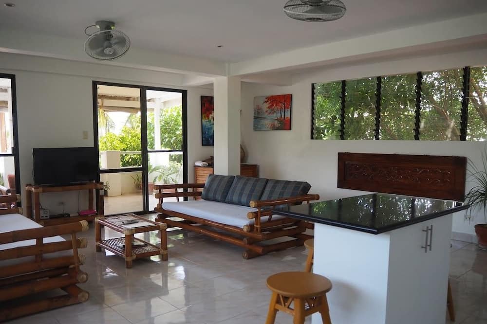 Photo of Livingroom in Manoc-Manoc