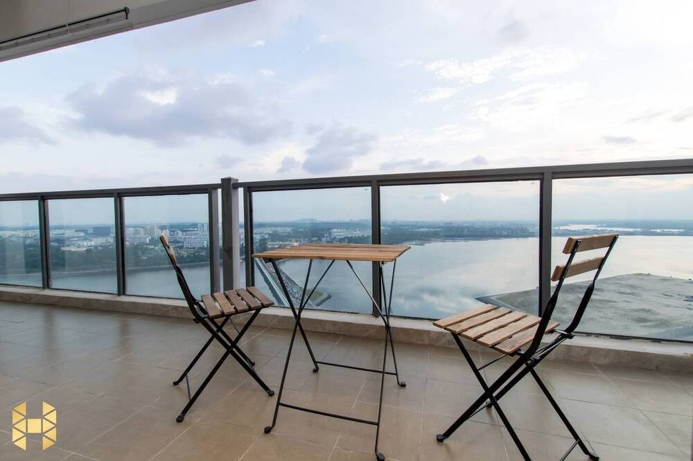 Photo of Patio Balcony in Central District