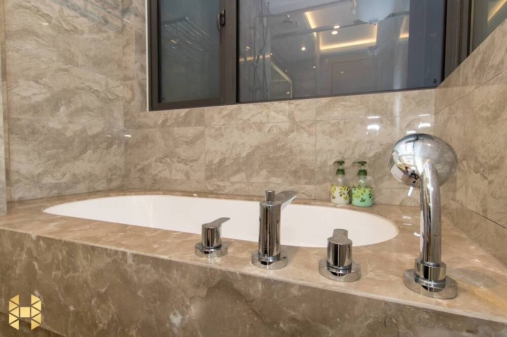 Photo of Bathroom in Central District