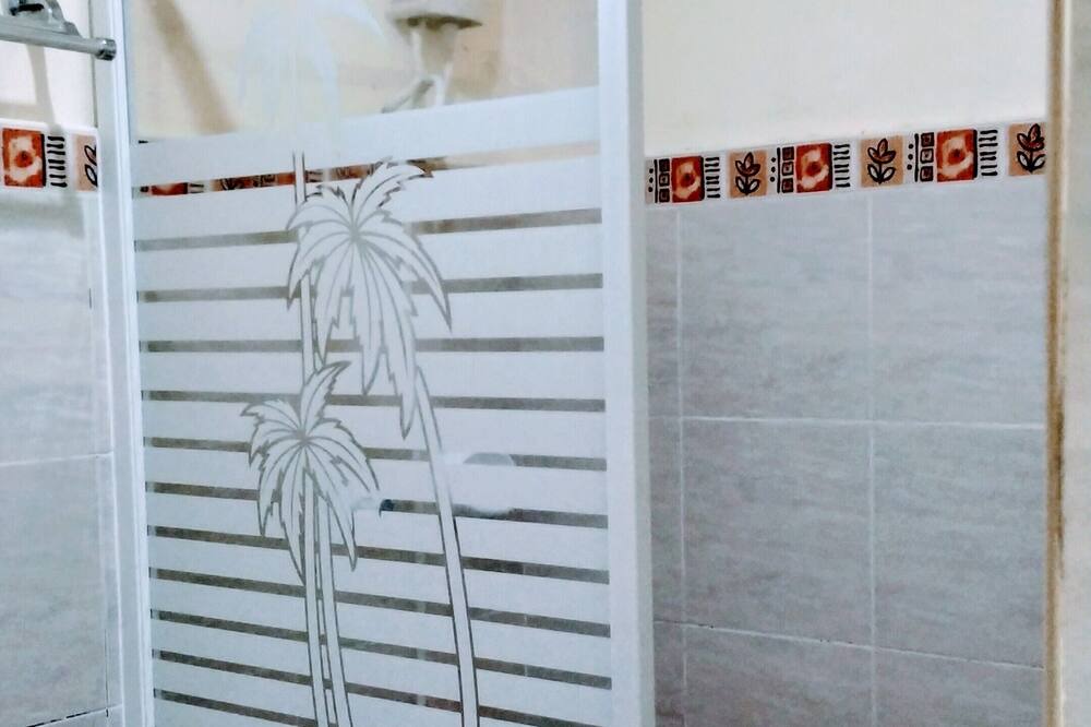 Photo of Bathroom in Manoc-Manoc