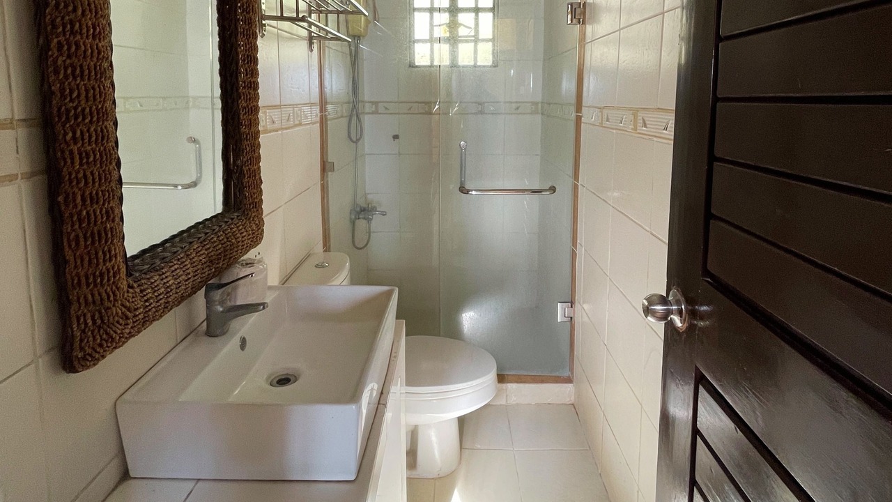Photo of Bathroom in Baras