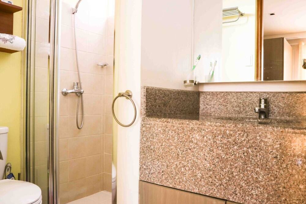 Photo of Bathroom in Paco