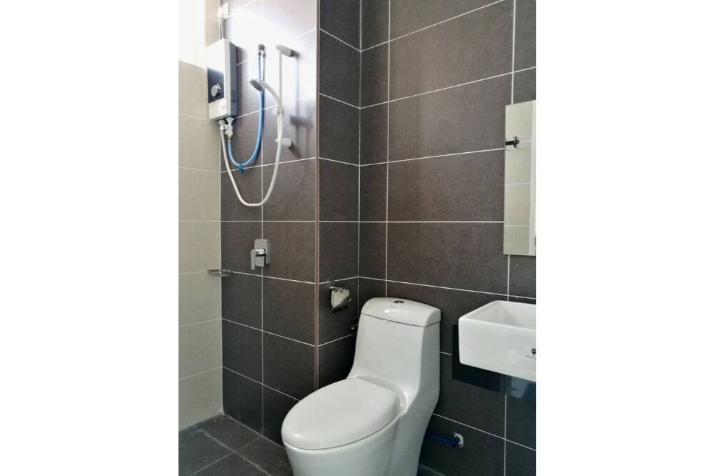 Photo of Bathroom in Central District