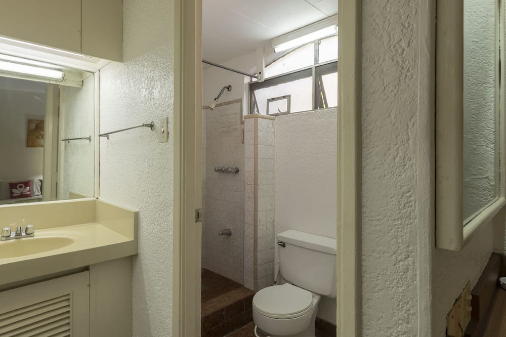 Photo of Bathroom in New Manila