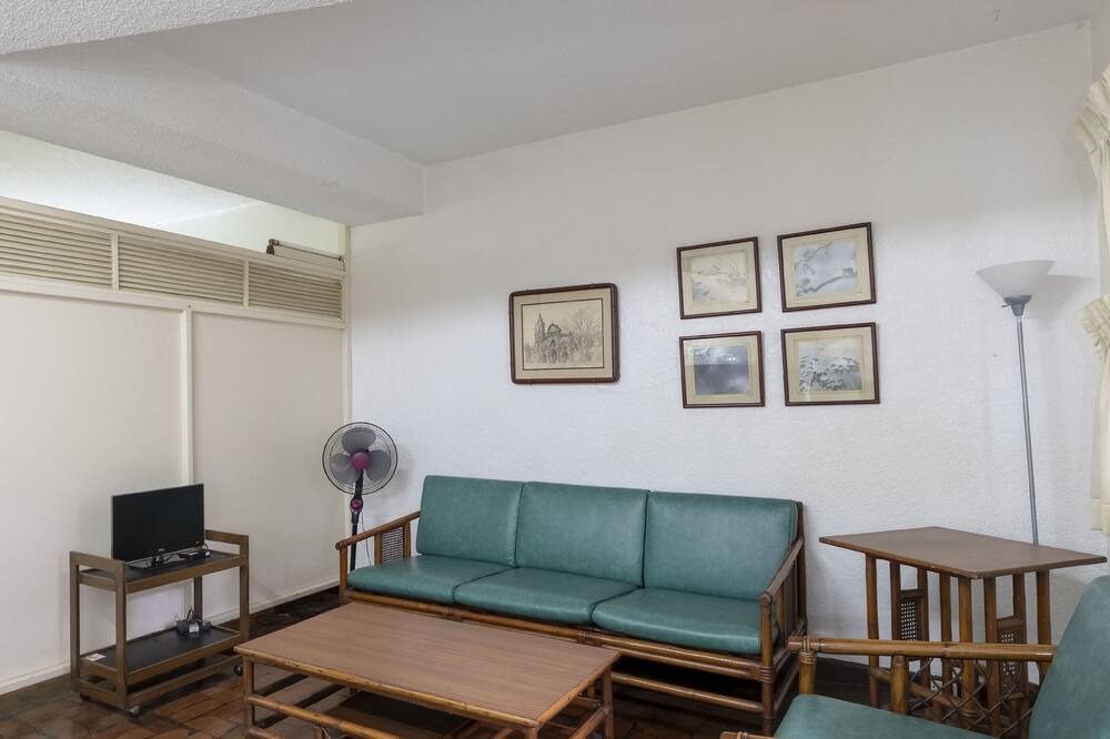 Photo of Bedroom in New Manila