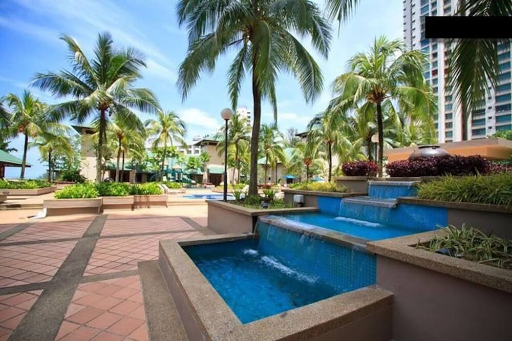 Photo of Outdoor in Miami Green