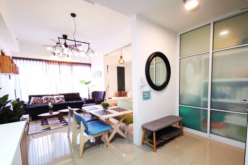 Photo of Livingroom in Downtown George Town