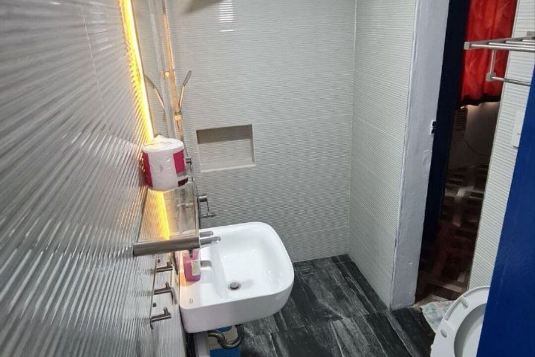 Photo of Bathroom in Balayan