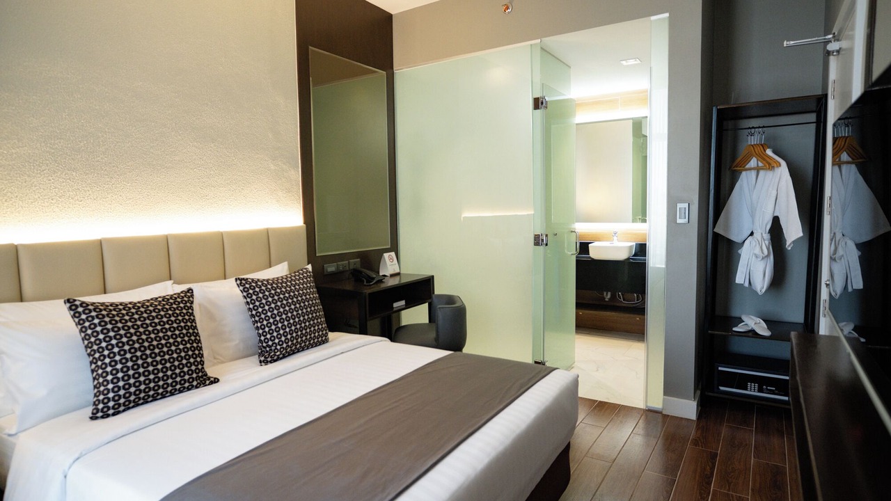 Photo of Bedroom in Capitol Site