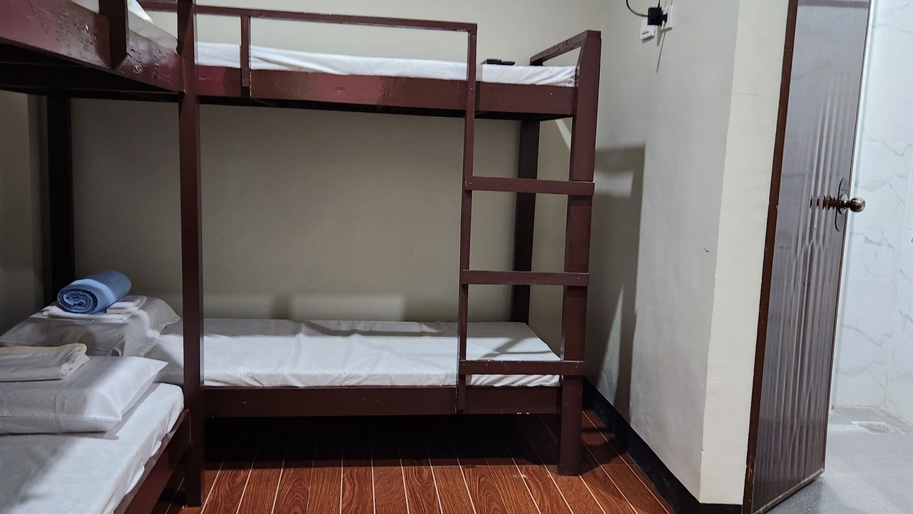 Photo of Bedroom in Badian