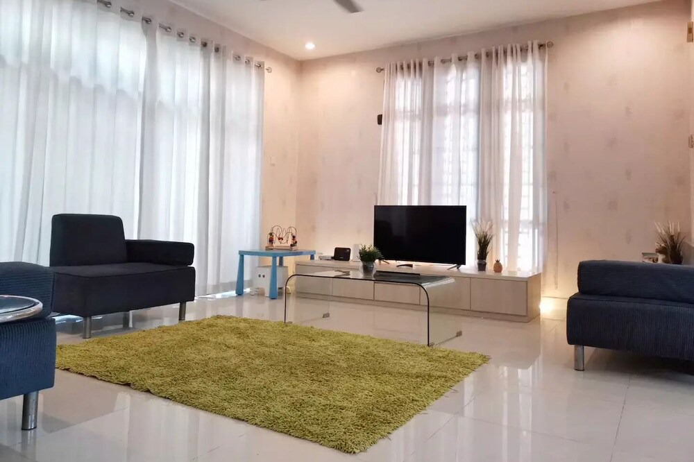 Photo of Livingroom in Taman Mount Austin