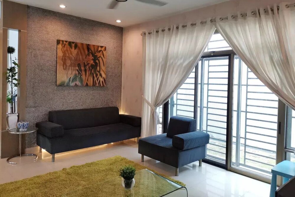 Photo of Livingroom in Taman Mount Austin