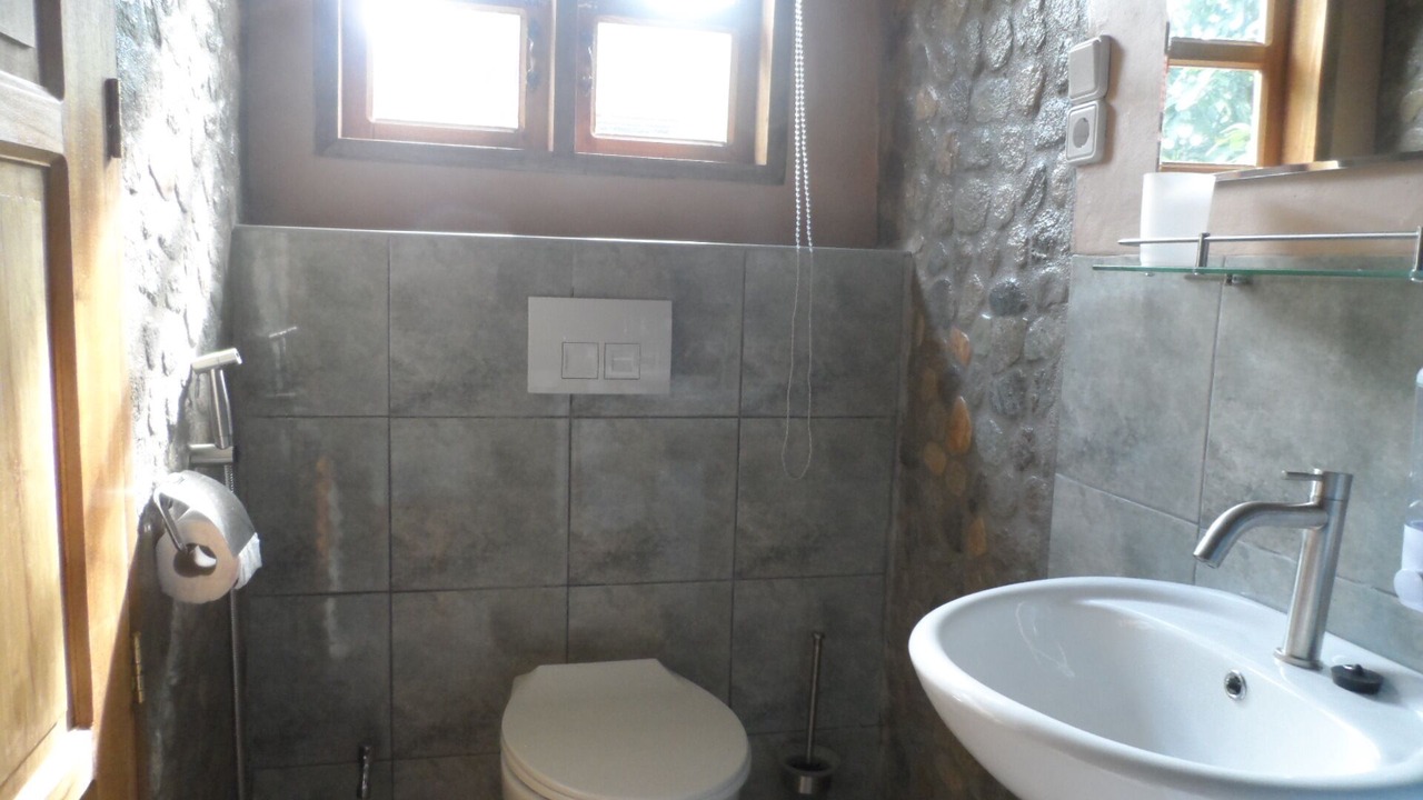 Photo of Bathroom in San Fernando