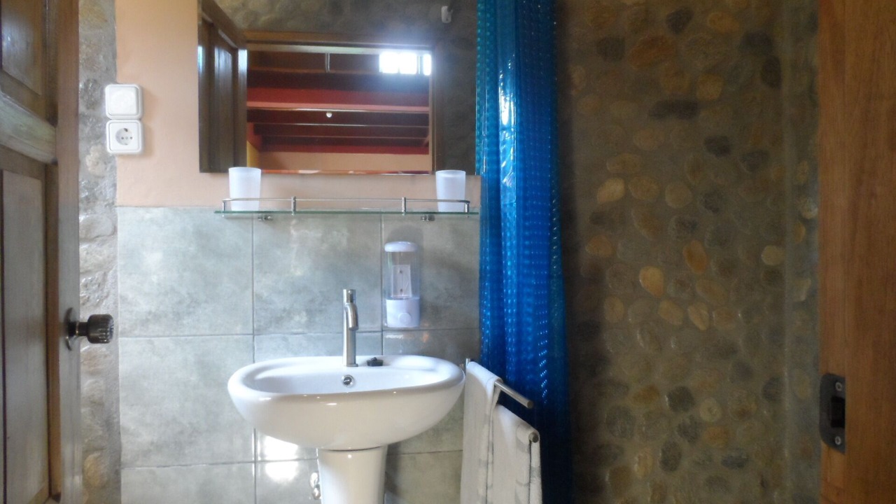 Photo of Bathroom in San Fernando