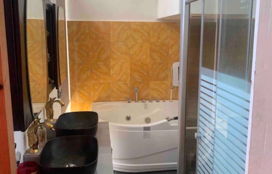 Photo of Bathroom in Macrohon