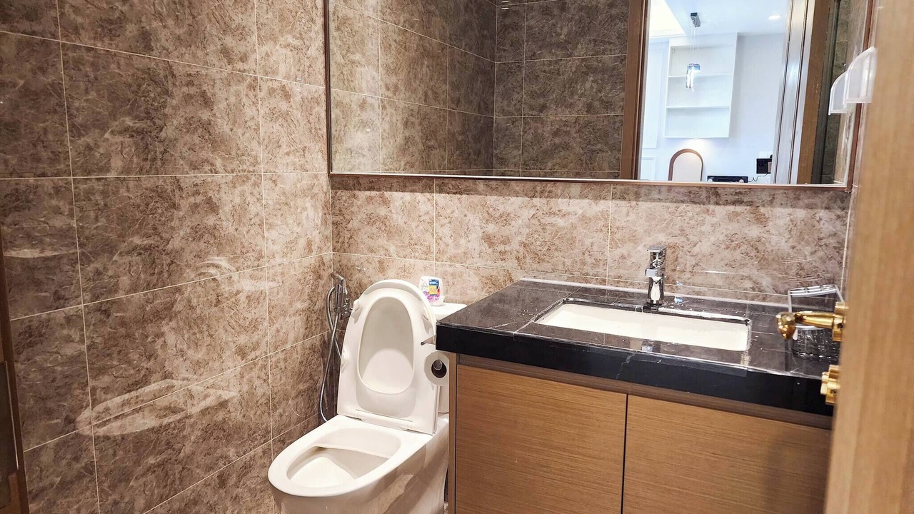 Photo of Bathroom in Central District