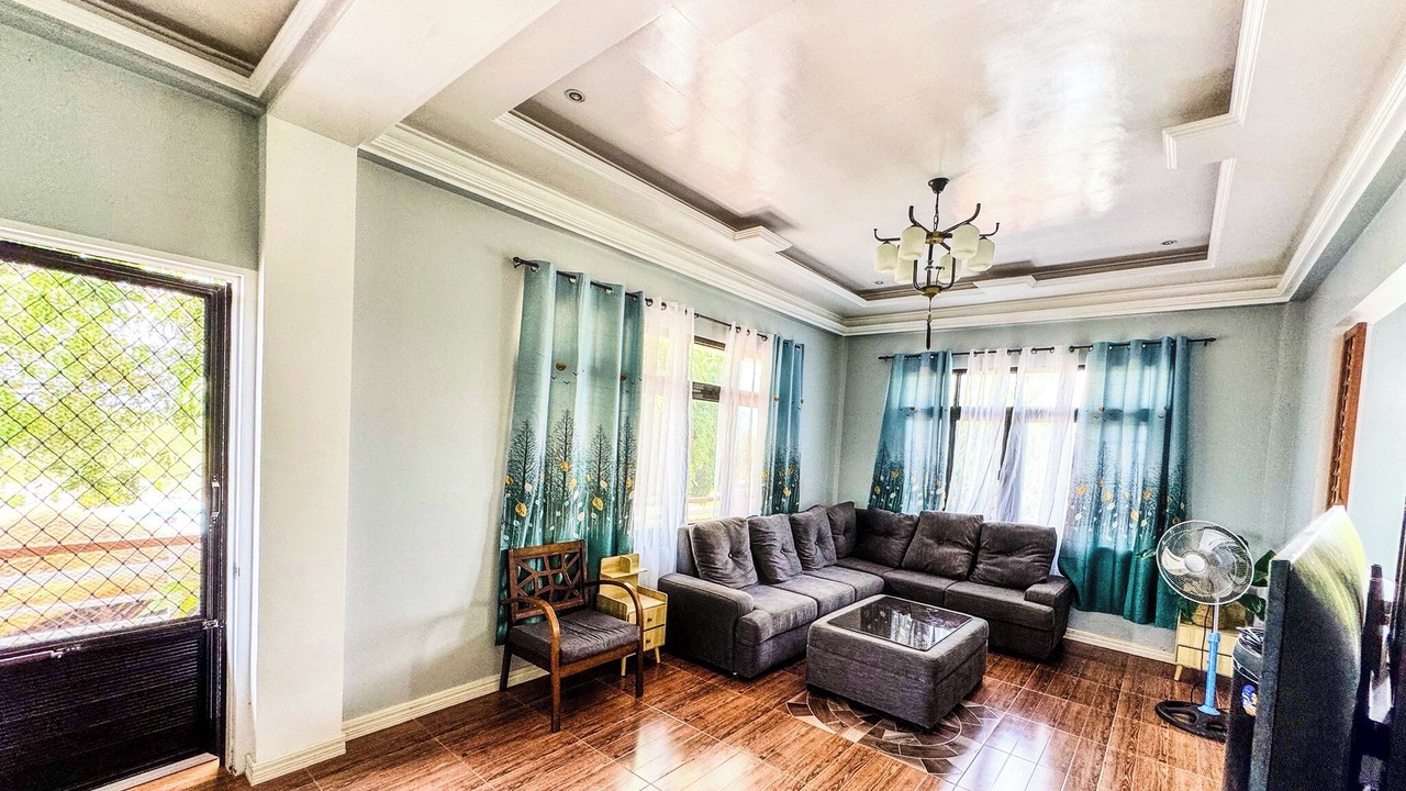 Photo of Livingroom in San Fernando