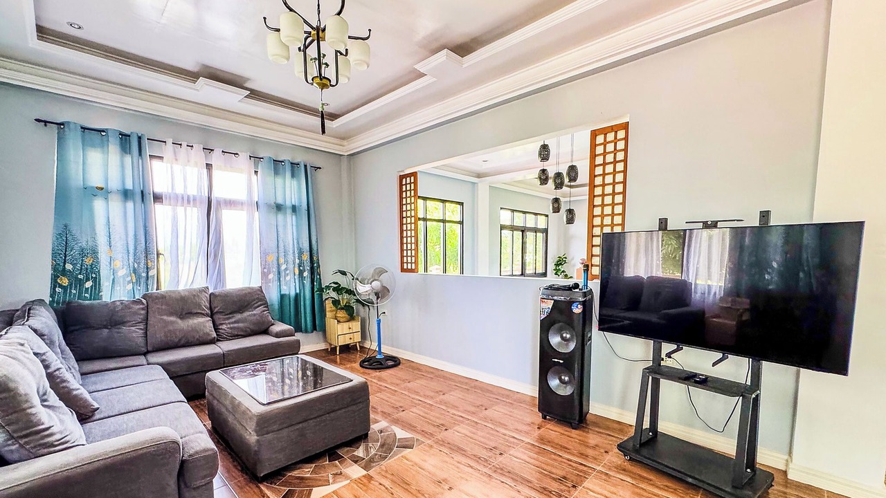 Photo of Livingroom in San Fernando