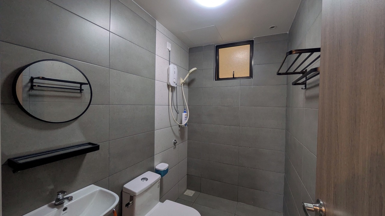 Photo of Bathroom in Central District
