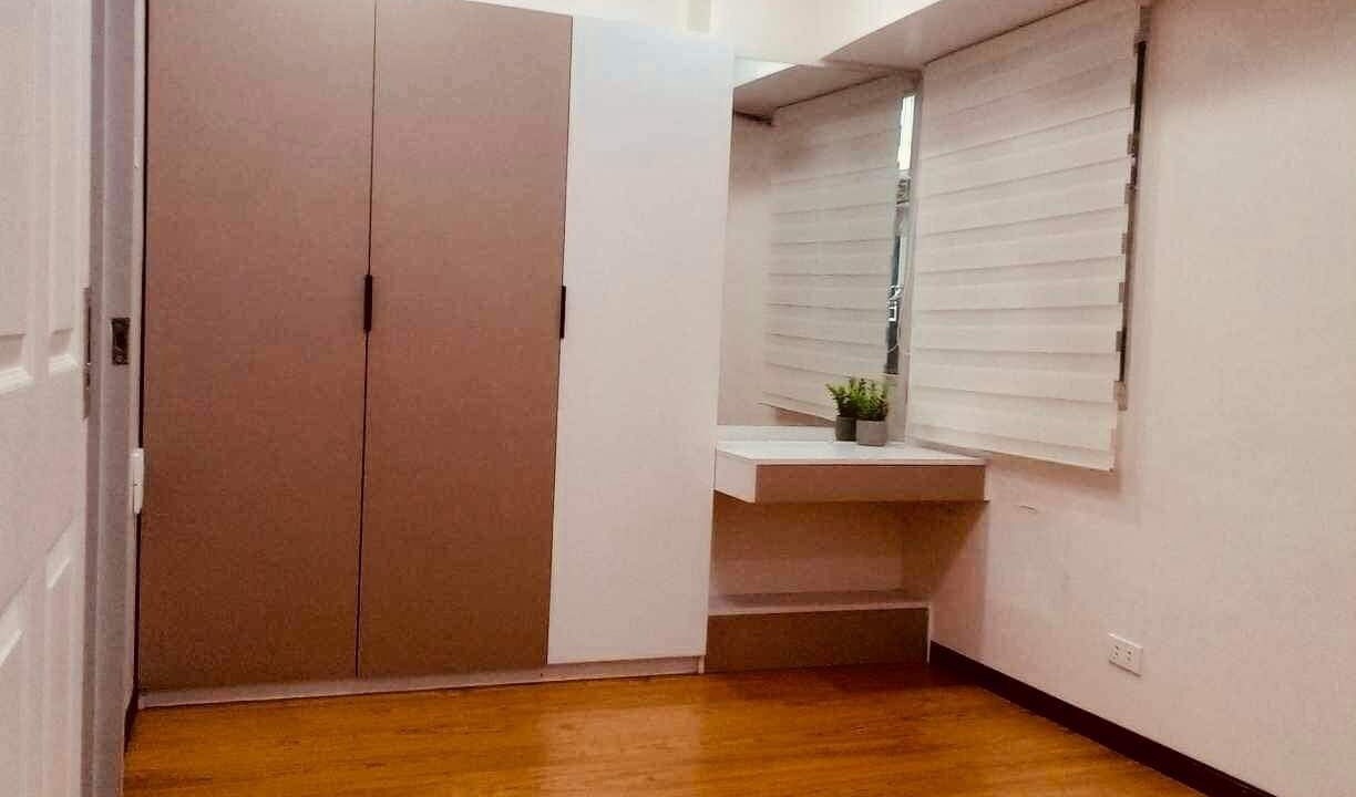 Photo of Bedroom in West Triangle