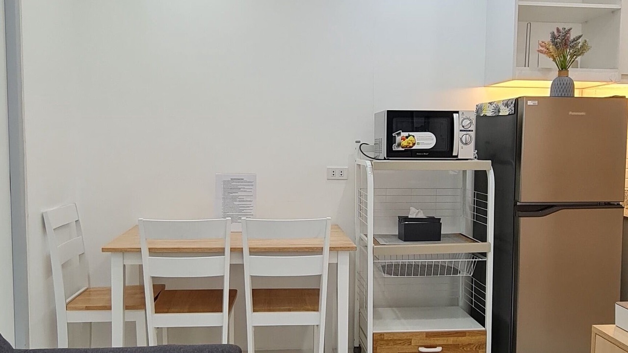 Photo of Livingroom in South Triangle