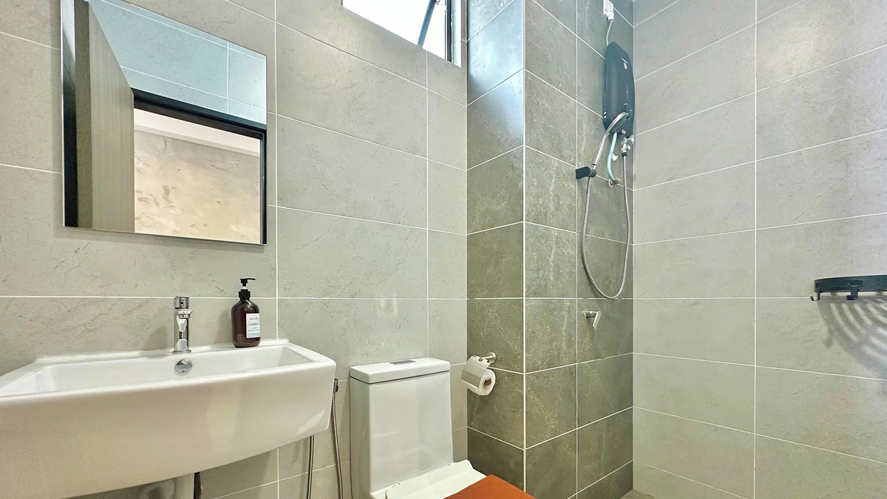 Photo of Bathroom in Central District