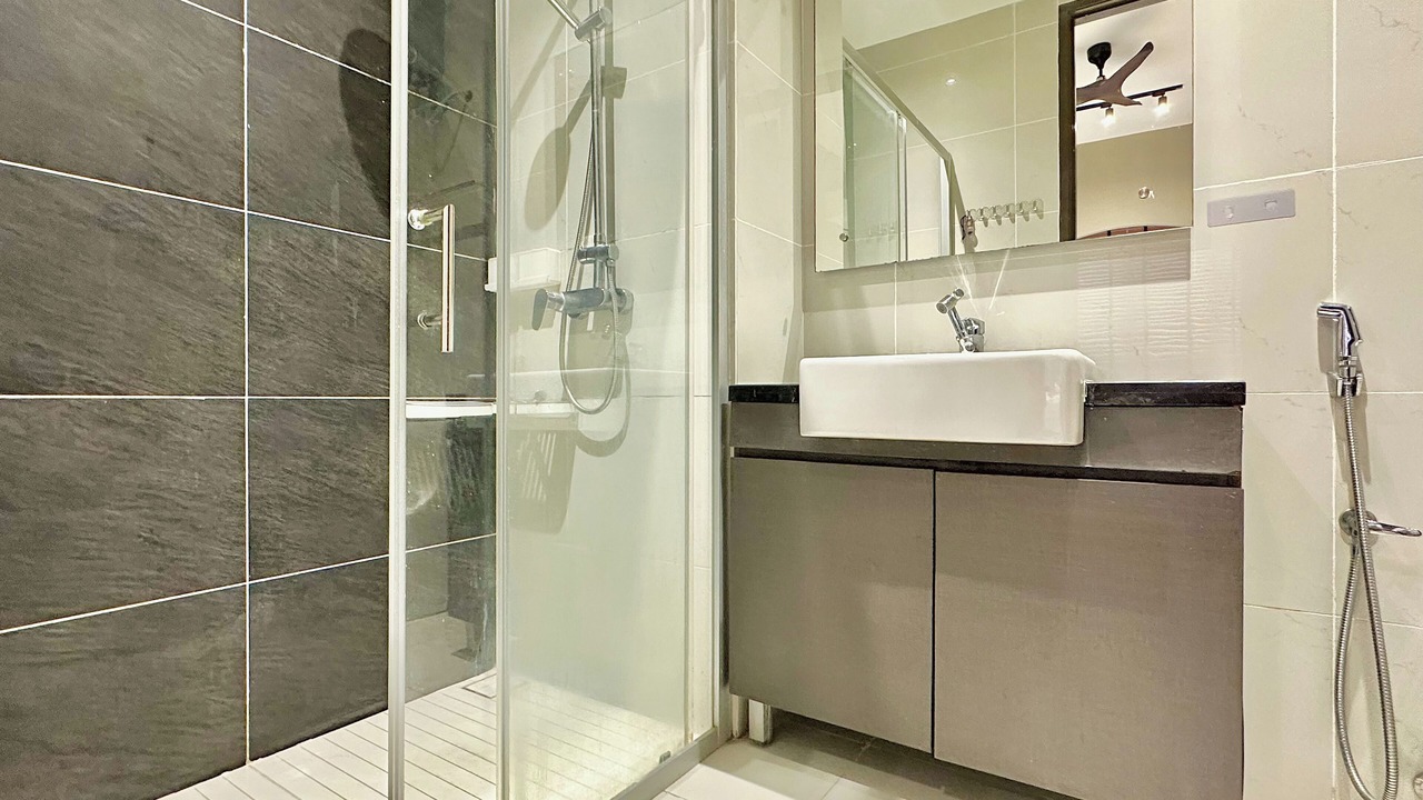 Photo of Bathroom in Central District