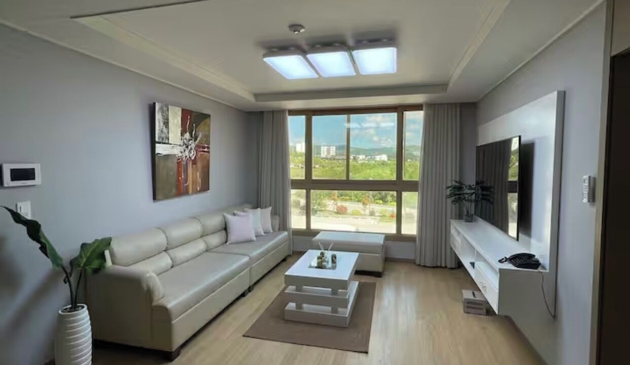 Photo of Livingroom in Clark