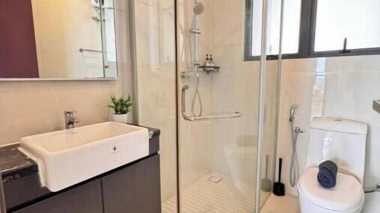 Photo of Bathroom in Central District