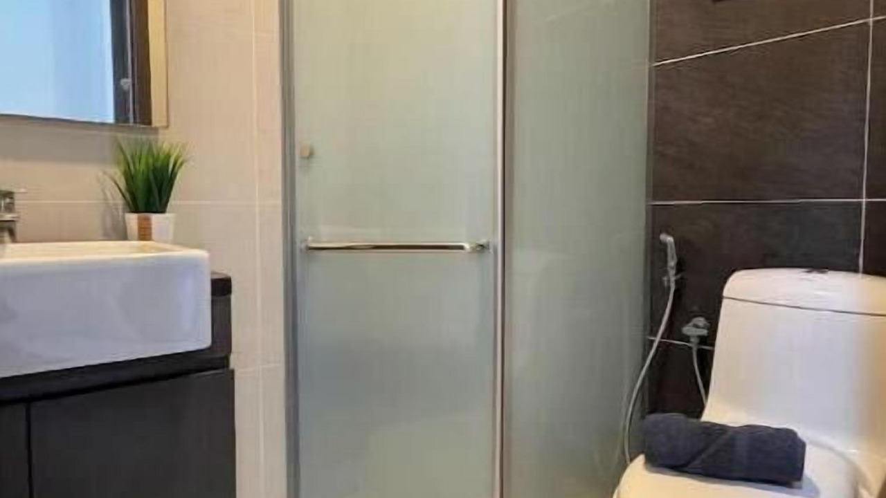 Photo of Bathroom in Central District