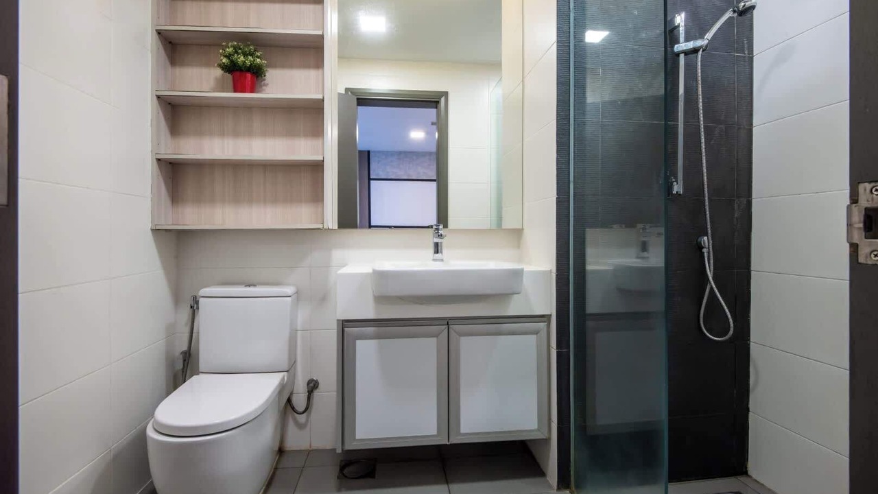 Photo of Bathroom in Central District