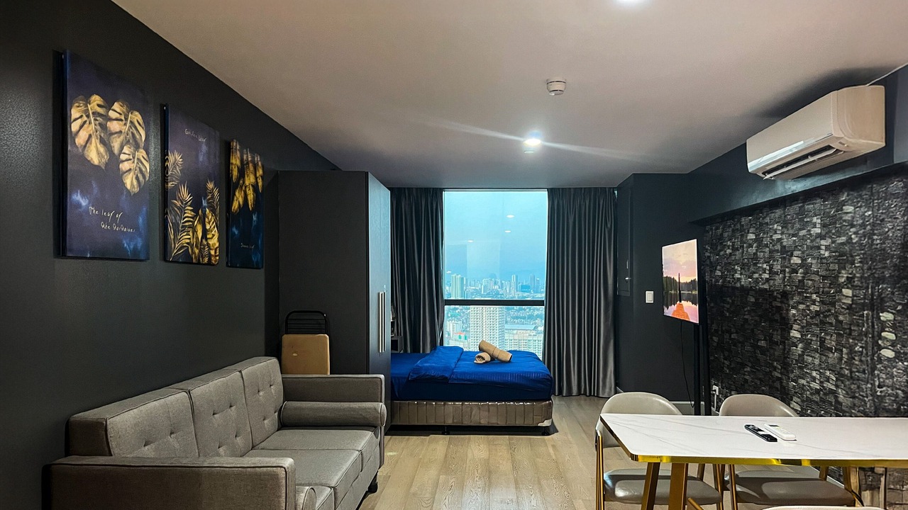 Photo of Livingroom in Downtown