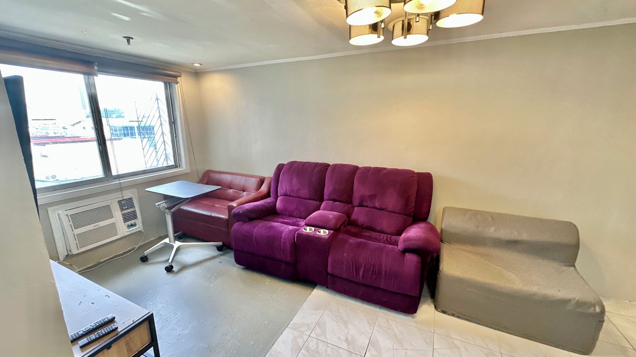 Photo of Livingroom in South Triangle