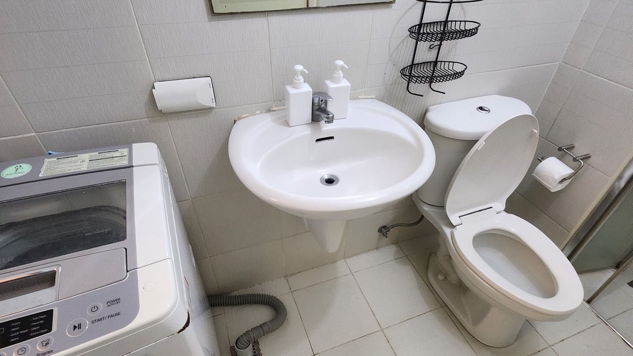 Photo of Bathroom in Salcedo Village