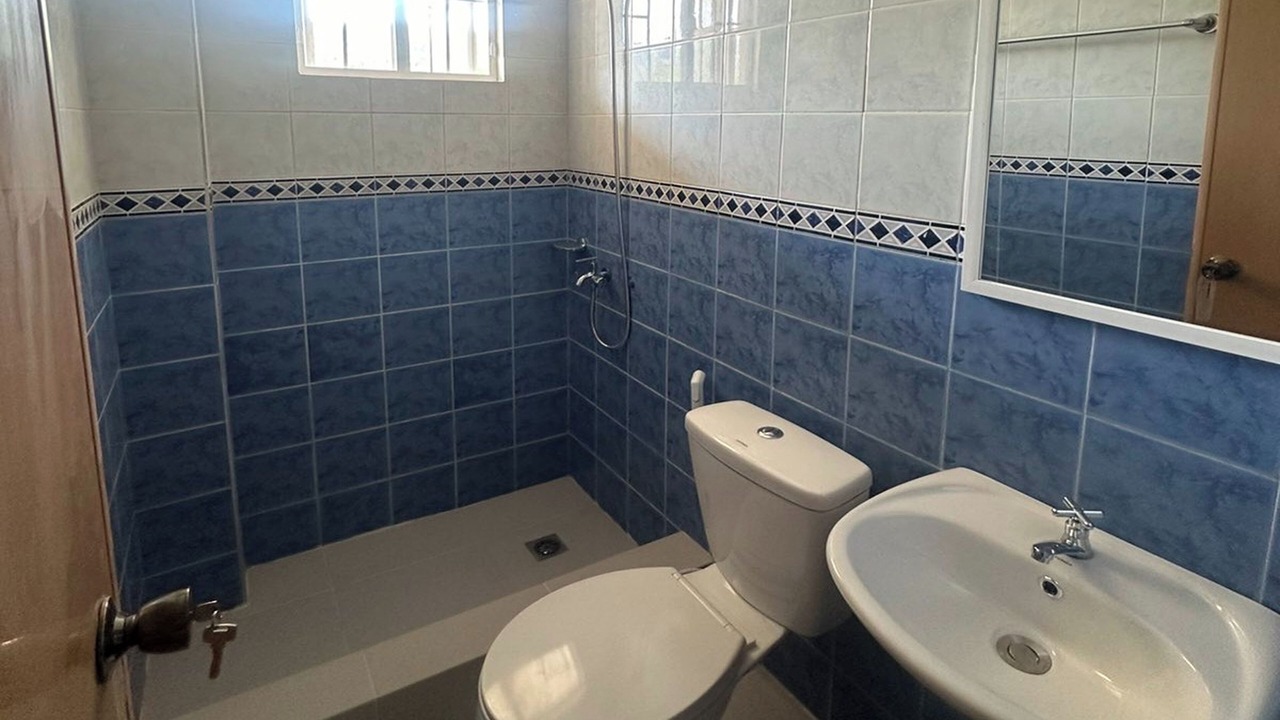 Photo of Bathroom in San Fernando