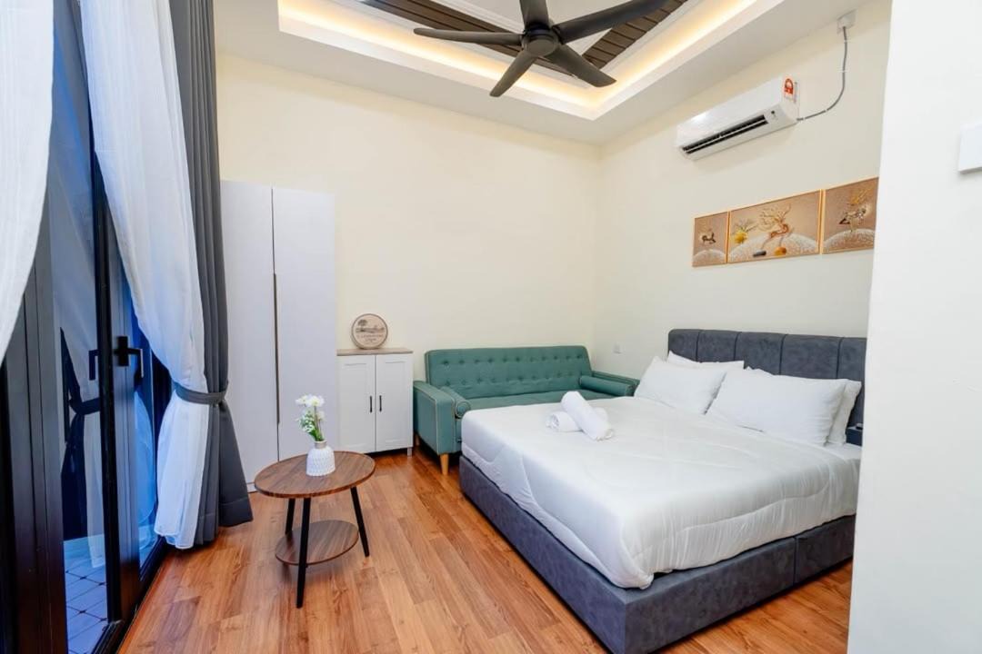 Photo of Bedroom in Manir