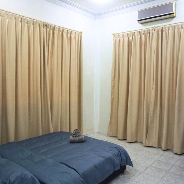 Photo of Bedroom in Lutong