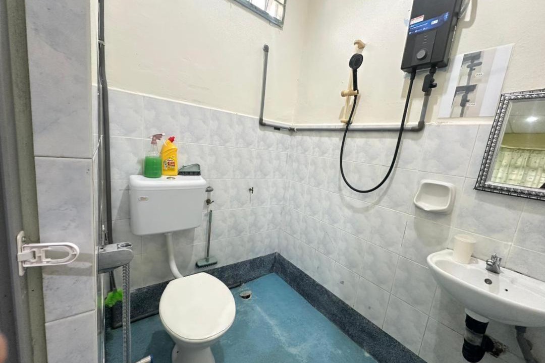 Photo of Bathroom in Kampung Pengkalan Pandan