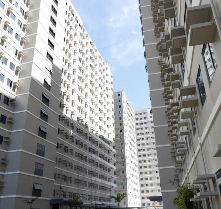 Photo of Buildings in Dasmarinas