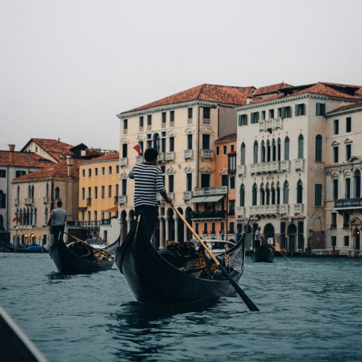 Photo of Others in Dau