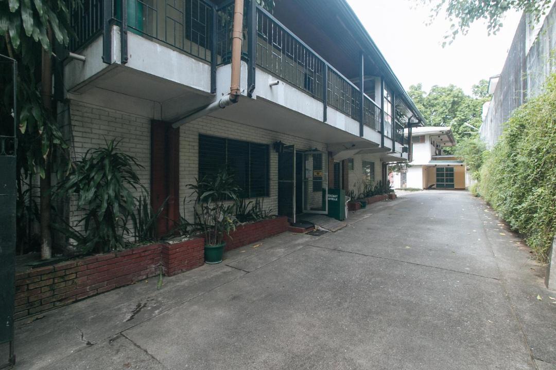 Photo of Buildings in New Manila