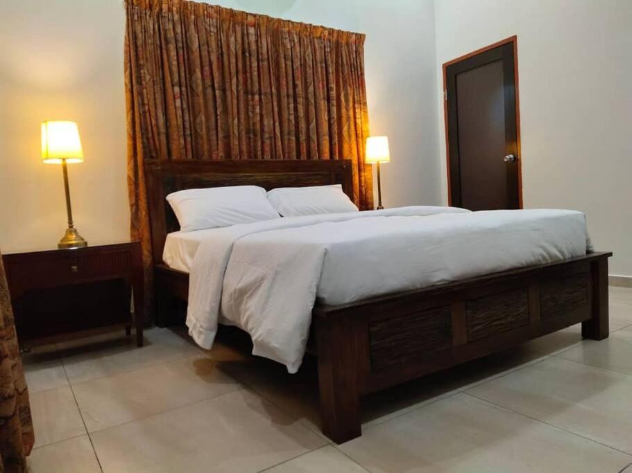 Photo of Bedroom in Kampung Dhobi