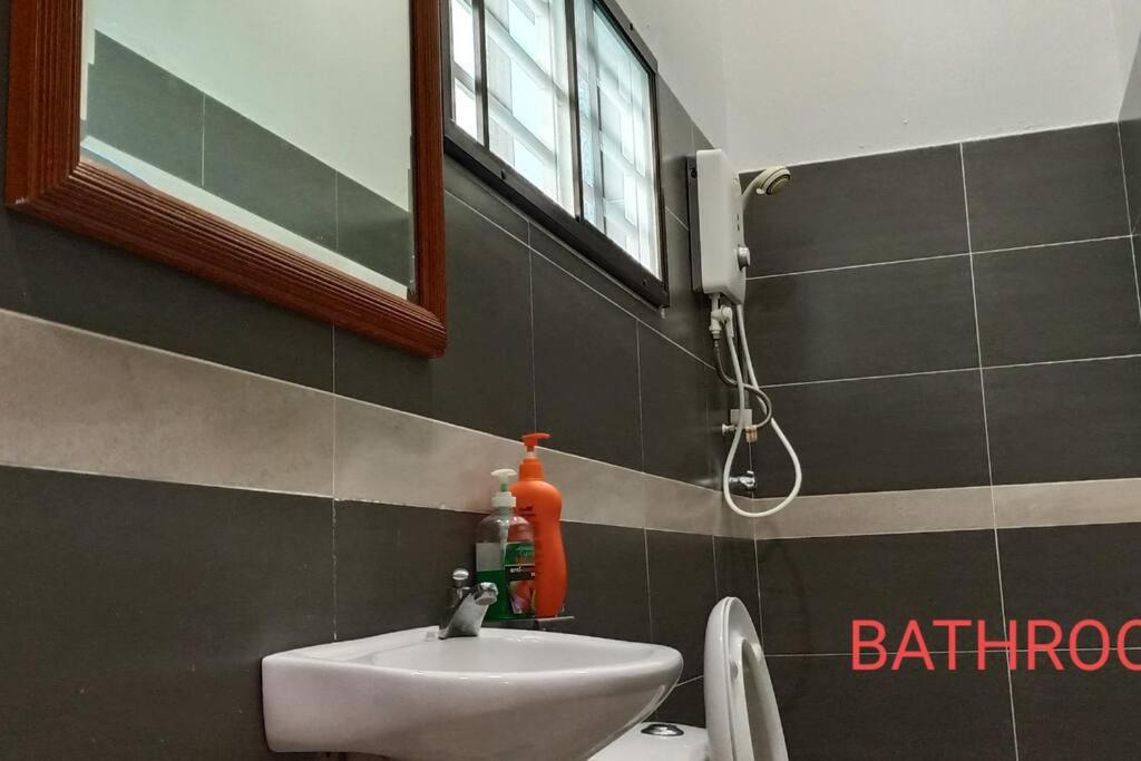 Photo of Bathroom in Kampung Dhobi