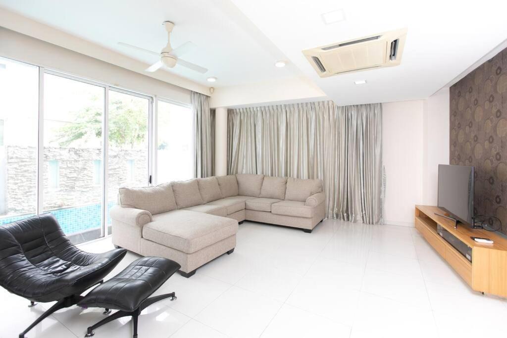 Photo of Livingroom in Downtown George Town