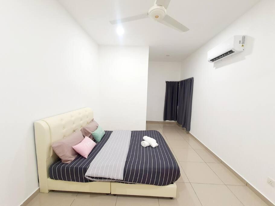 Photo of Bedroom in Kampung Bukit Minyak