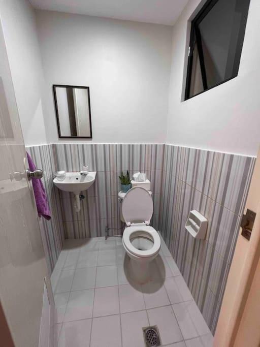 Photo of Bathroom in San Fernando